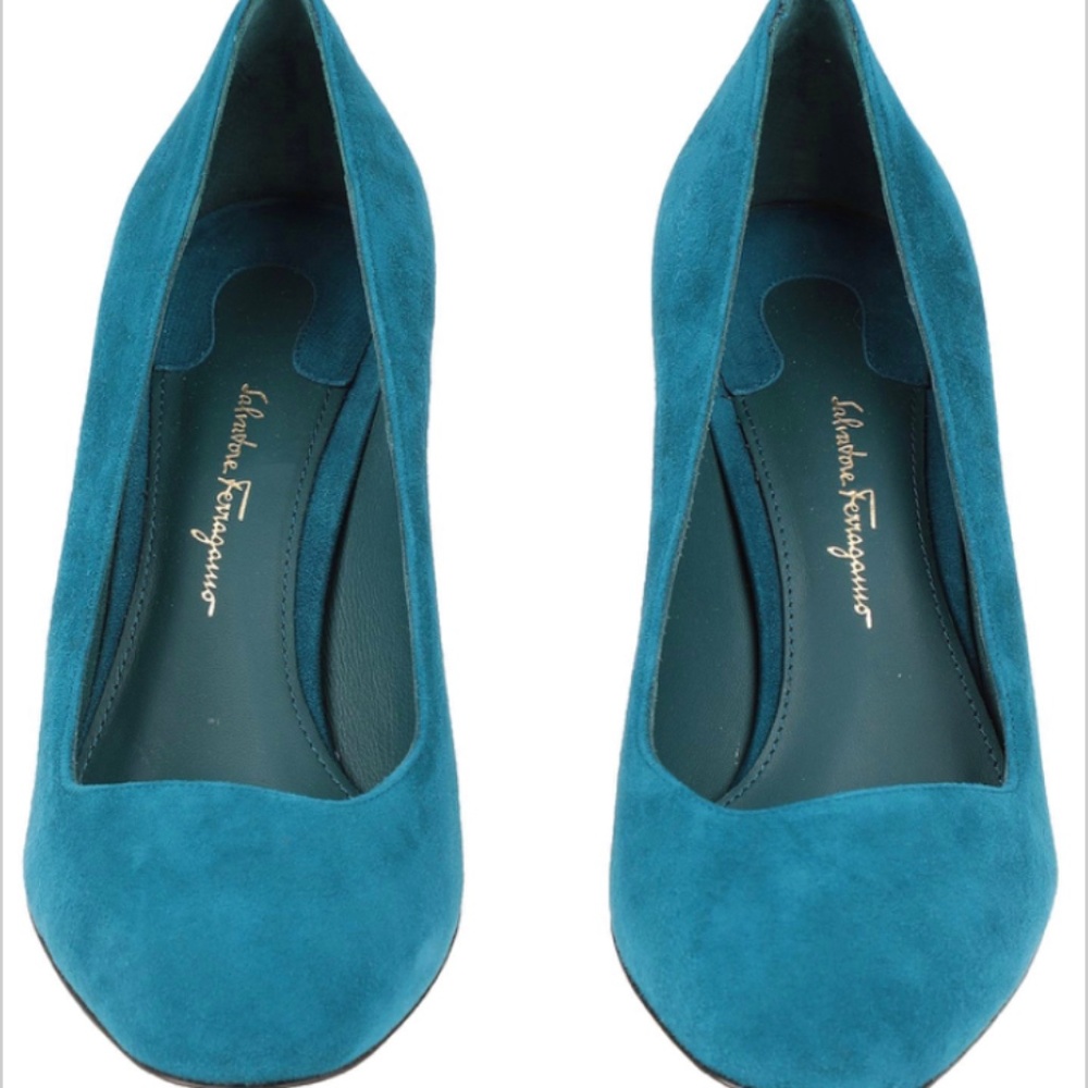 Salvatore Ferragamo Jade Suede Pump Size 9